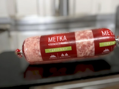 Wykryto groźne bakterie E. coli w metce cebulowej marki Sokołów. GIS ostrzega konsumentów