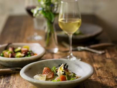 Kulinarna podróż z polskim akcentem – co wyróżnia restaurację Na Skrajnej?