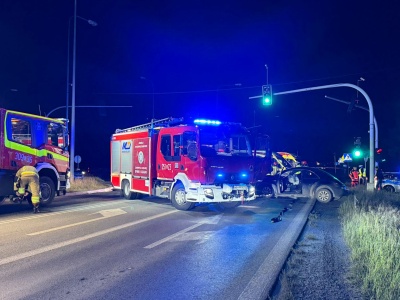 Wypadek na DK 25 w Stryszku. Jedna osoba została ranna w zderzeniu dwóch aut osobowych