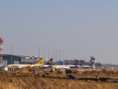 Wrocławskie lotnisko zamknięte. Właśnie rusza wyścig z czasem