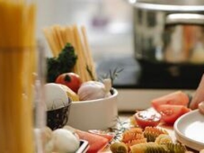 Otyłość wśród dzieci coraz większym problemem. NFZ zachęca do rodzinnych zmian na talerzu