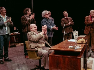 Ochota zaprasza do teatru. Rusza dystrybucja zaproszeń na spektakl „Ciemny Grylaż”