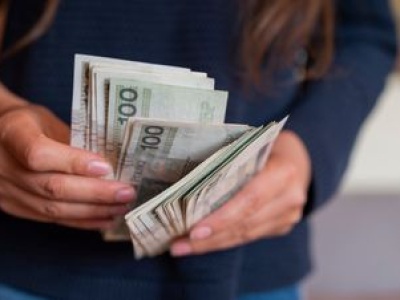 Co zrobić z pieniędzmi na wypadek wojny? Oto złote rady eksperta