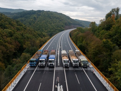 Autostrada w koronach drzew. Za miesiąc otworzą najdłuższy wiadukt w kraju