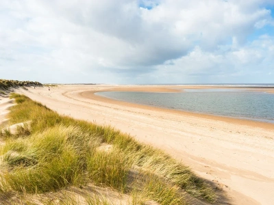 To ulubiona plaża rodziny królewskiej. Jedna atrakcja jest zupełnie darmowa