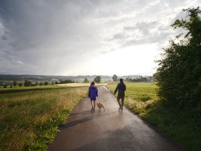 Nowe badania: nie musisz chodzić codziennie – wystarczy kilka razy w tygodniu, by żyć dłużej
