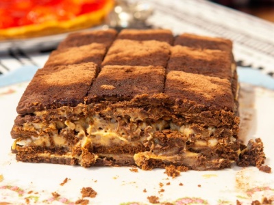 Proste ciasto z kajmakiem bez okazji. Za każdym kolejnym razem smakuje jeszcze lepiej