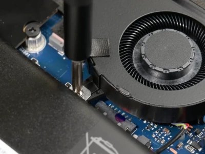 iFixit rozbiera MacBook Pro z M5 – raport