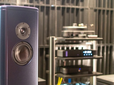 Posłuchajcie Magico S2. Laserowy wibrometr mierzy poziom wibracji paneli obudowy