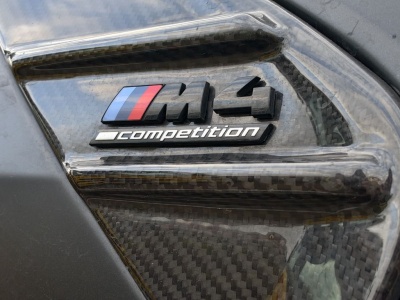 Pijana businesswoman rozbiła wypasione BMW (ZDJĘCIA)