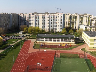 Uczeń zaatakował w podstawówce kolegów i pracownika nożyczkami. Rodzice mówią o 