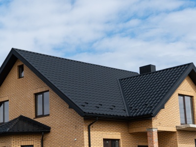 Malowanie dachów i elewacji - jak poprawić estetykę całego obiektu?