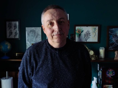 Tatuuje od kilkudziesięciu lat. 