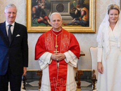 Kto może się ubrać na biało na wizytę u papieża? Przywilej dla siedmiu kobiet na świecie