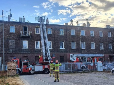 Pożar kamienicy w Lublinie. Mieszkańcy ewakuowani, nadzór budowlany ma ocenić stan budynku (zdjęcia)