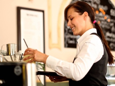 Napiwek gotówką czy kartą? Fiskus już ma swoje zdanie