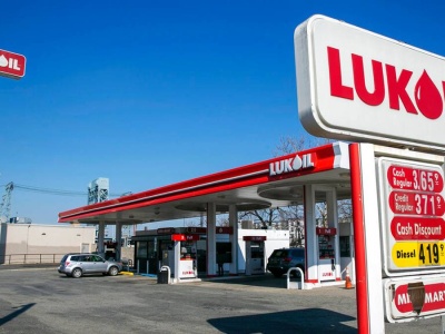 Łukoil reaguje na sankcje. Spółka chce wyprzedać zagraniczne aktywa