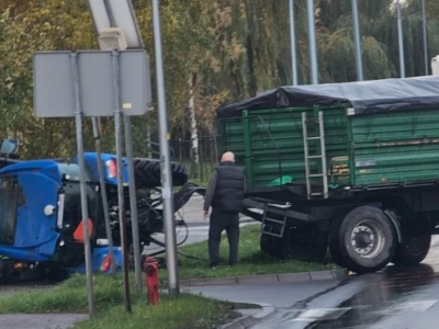 Ciągnik przewrócił się na ul. Podmiejskiej