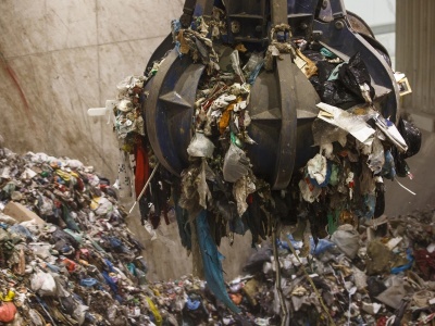 Elbląscy urzędnicy zapewniają, że nie będzie problemów z odbiorem śmieci po pożarze sortowni odpadów