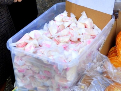 Tradycyjna pańska skórka, jak z Warszawy. Przygotowanie tego przysmaku to bułka z masłem.