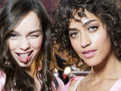 Te modne paznokcie na jesień i zimę 2025 to kwintesencja nowoczesnego glamour. 