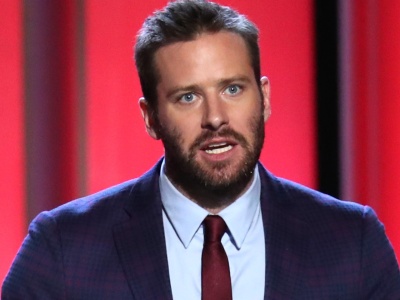 Upadły gwiazdor kina powraca. Wystąpił w pierwszym filmie od lat