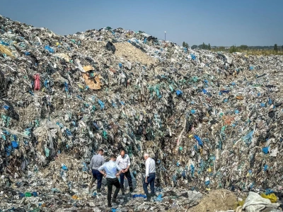 Wojewoda donosi na urzędników do prokuratury. Ma to związek z mafią śmieciową