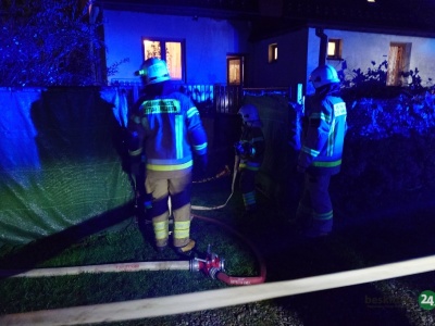 Z ostatniej chwili: Pożar w budynku. Policjanci uratowali życie mężczyzny – foto