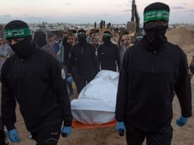 Czerwony Krzyż potępia Hamas. 