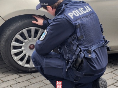 Prawo milczy, ale policja mówi głośno: zmieńcie opony na zimowe. Dlaczego?