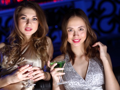 Młode, atrakcyjne kobiety okradają samotnych mężczyzn w popularnej wśród Polaków stolicy