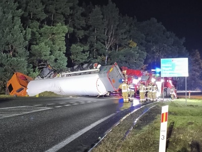 Cysterna z azotem na boku. Wezwano grupy specjalistyczne