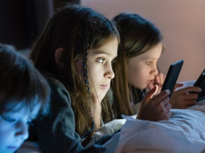 Smartfon przed 13. rokiem życia to poważne skutki dla zdrowia umysłowego