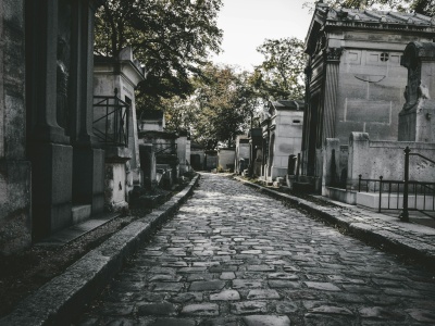 Kwesta na kęckim cmentarzu wraca jak co roku. Towarzystwo Miłośników Kęt znów będzie ratować zabytkowe nagrobki