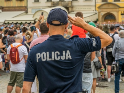 Ktoś próbuje cię oszukać na fałszywe inwestycje w akcje ORLEN? Podpowiadamy, gdzie należy to zgłosić