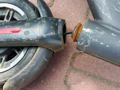 Walka z botami jak z wiatrakami. Hulajnoga z jednym kołem