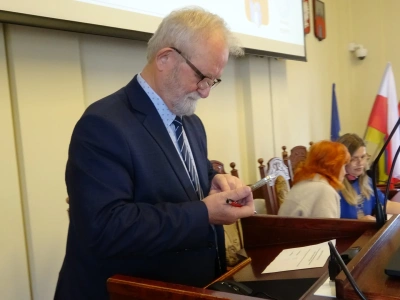 Radny fotografował swoją kartę w tajnym głosowaniu. Czyli lewica wymienia swojego przedstawiciela w prezydium