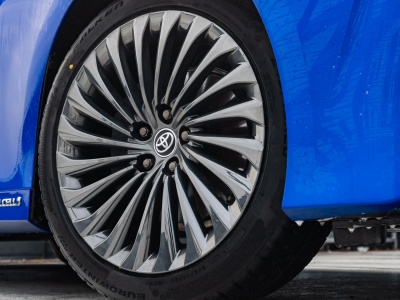 Urodziwa, fabrycznie nowa Toyota z 60-procentowym rabatem. Nie stratujcie się w drodze do salonu