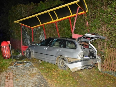 17-latek za kierownicą BMW potrącił pieszego i uciekł. Nie miał prawa jazdy