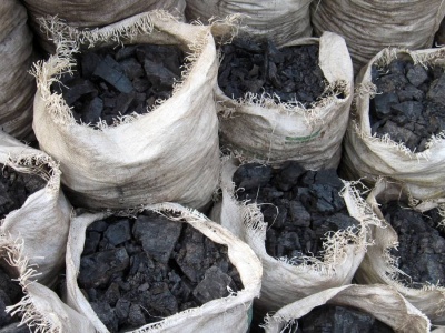 Węgiel tanieje na świecie, ale nie w Polsce. Jest problem z groszkiem