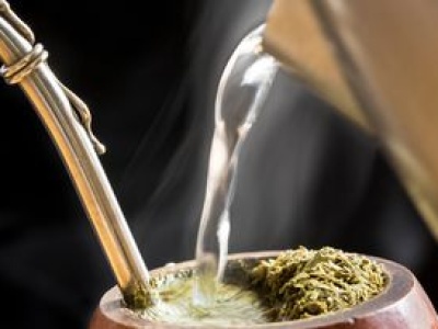 Pij od razu po przebudzeniu. Jelita ci za to podziękują