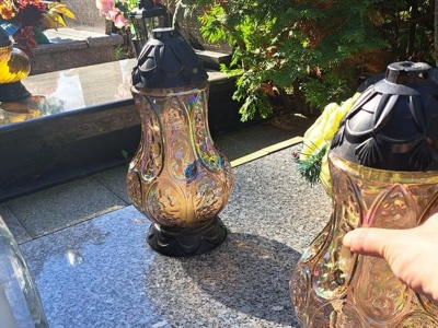 Ile kosztuje sprzątanie grobów? Kwoty zależą od kilku czynników