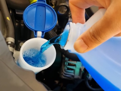 Przez 1 mały błąd przy wlewaniu płynu do spryskiwaczy można uszkodzić auto!