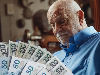 Chcą zlikwidować 800 plus i dodatki dla seniorów