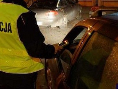 Olsztynek. Upojna noc za kółkiem. 35-latka w oplu zatrzymana po szalonej jeździe