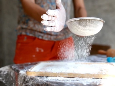 Mąka szybciej się zepsuje. Nigdy nie kładź jej w tym miejscu