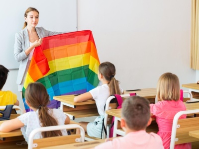 Tęczowy Piątek w szkołach. Będą warsztaty i lekcje tematyczne