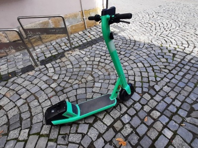 Nastolatkowie ukradli hulajnogi. Sprawa trafiła do Sądu Rodzinnego