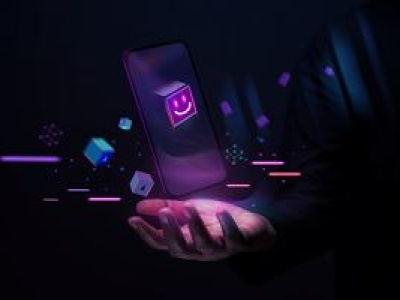 Uwierzył, że żyje w cyfrowej kopii świata. Pół miliona osób z zaburzeniami rozmawia z ChatemGPT