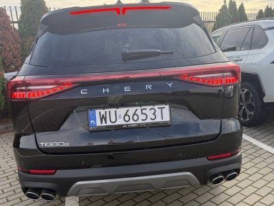 „Cztery końcówki” wydechu, a pod maską 147 KM. Chińskiego SUV-a już da się kupić taniej